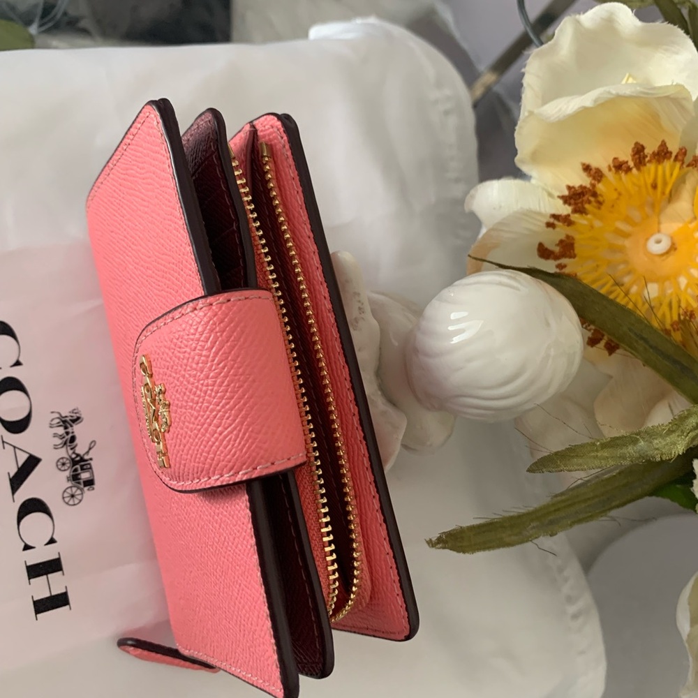 NWOT Coach Medium Leather Corner Zip Wallet - Picture 2 of 7